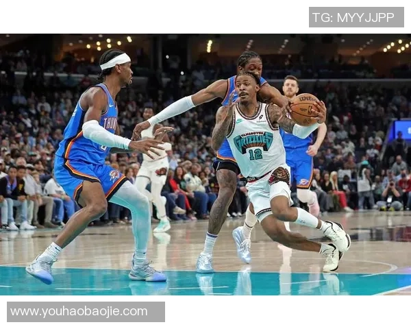 莫兰特苦撑全场半场仅得十二分五助攻难救主球队陷入被动正负值低至负十九 莫兰特苦撑全场半场仅得十二分五助攻难救主球队陷入被动正负值低至负十九